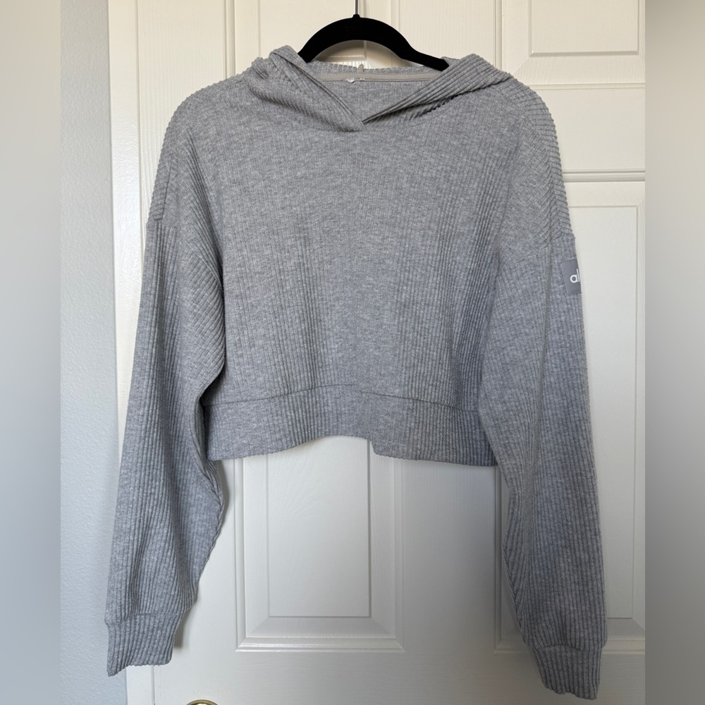 Alo Yoga Athletic Heather Grey Muse Cropped Hoodie. XS. Like new.